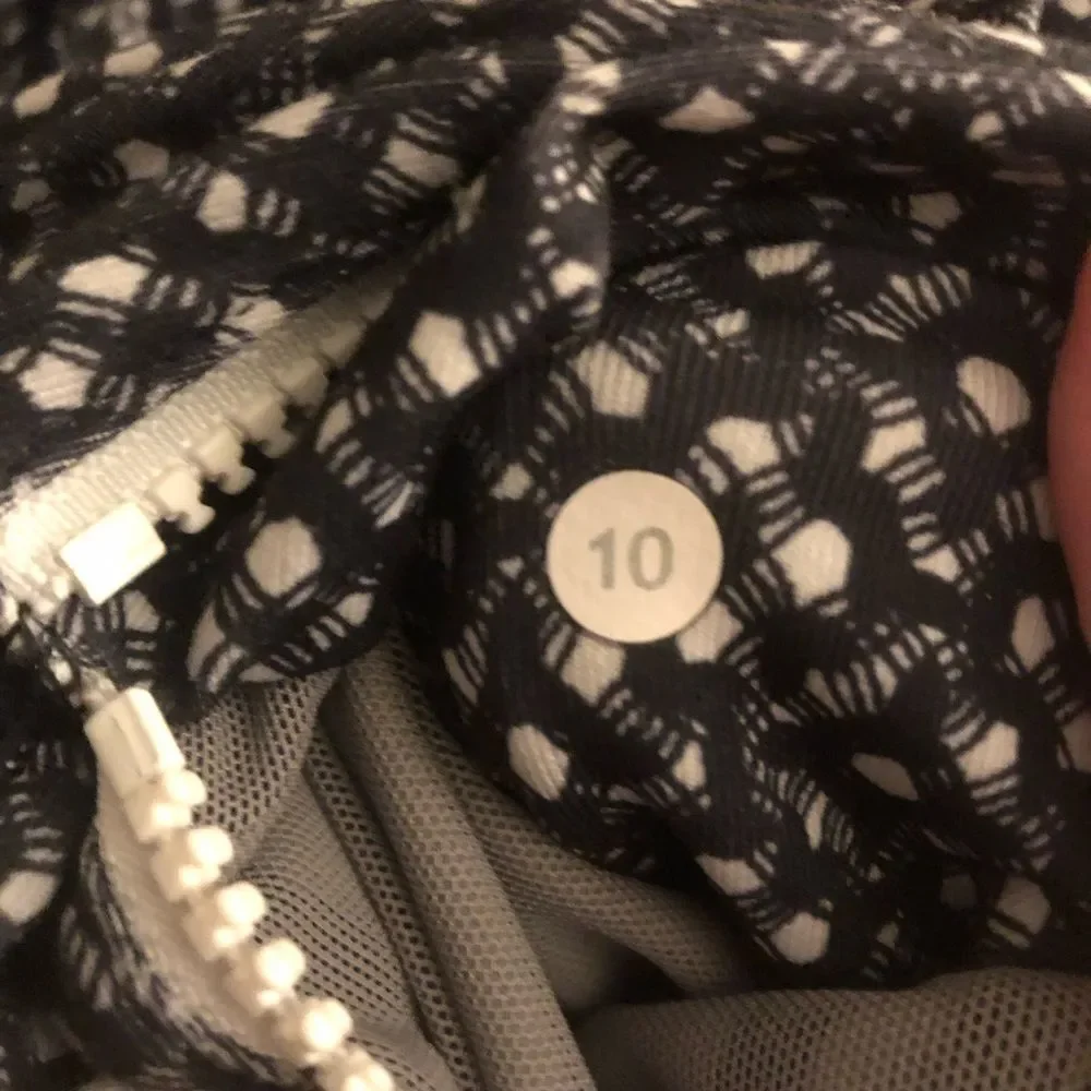 Lululemon Define Jacket Millie Mesh White Black Size 10 Sporty Athletic Outdoor